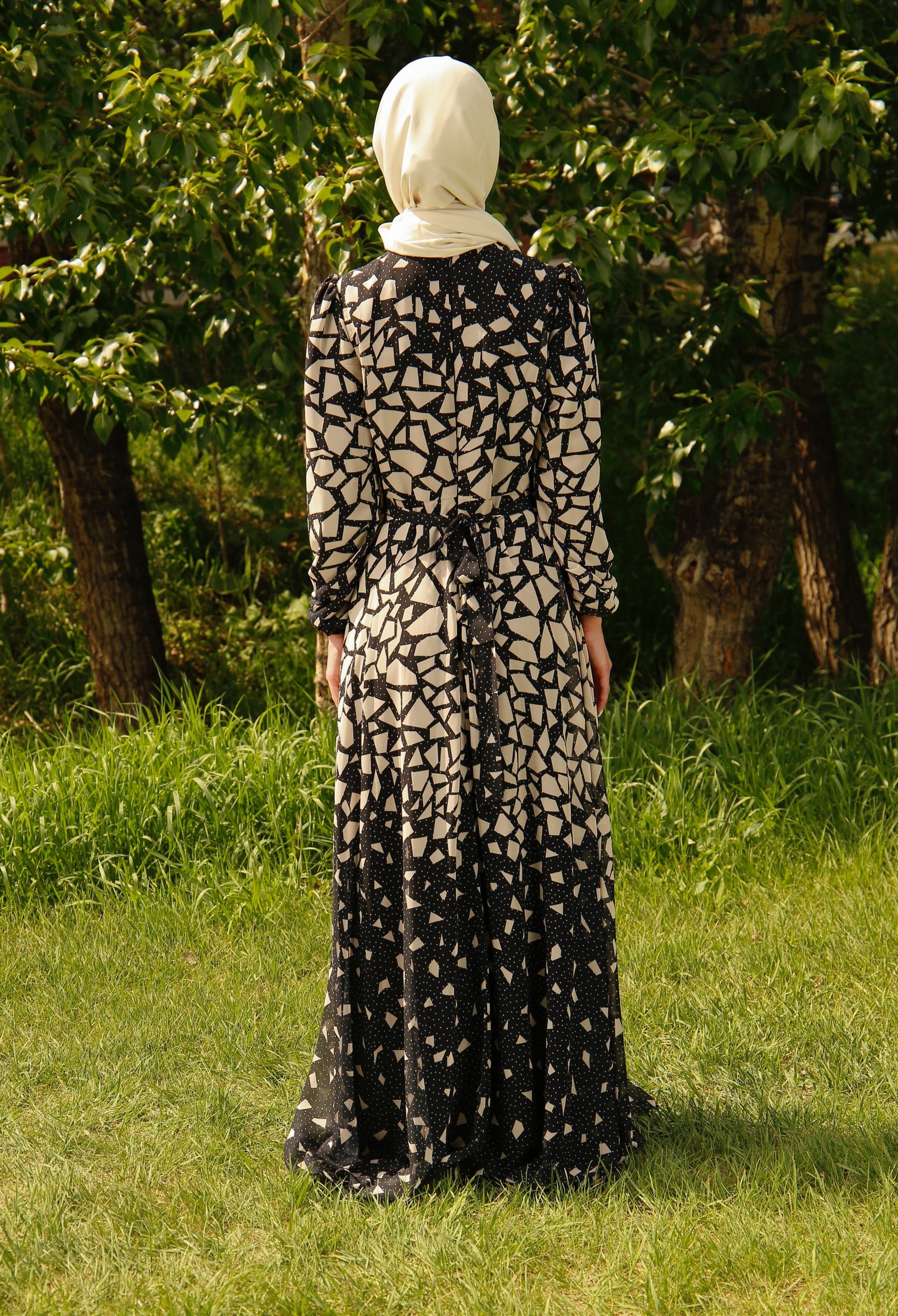 Aziza Maxi Dress (Cream & Black)