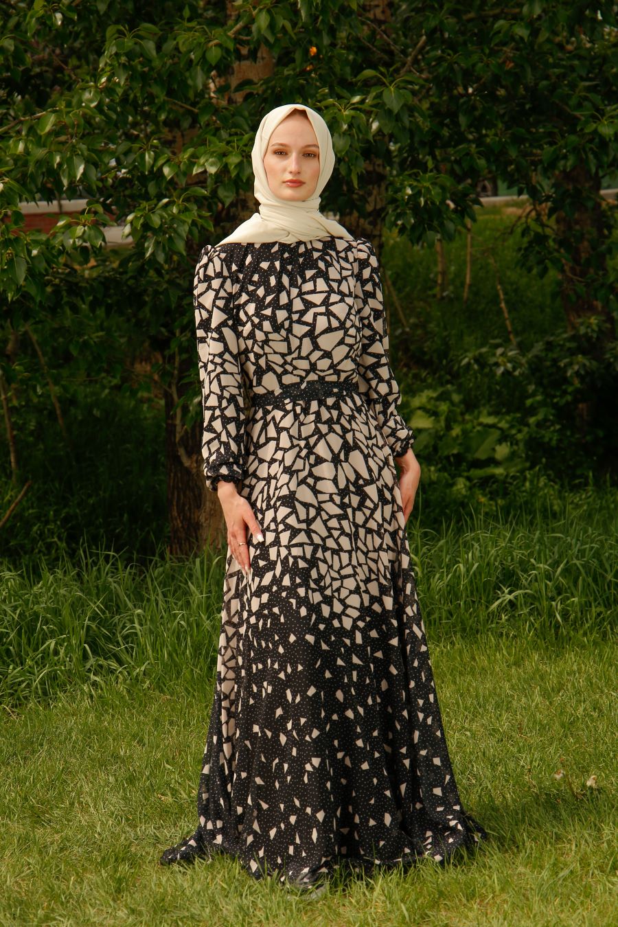 Aziza Maxi Dress (Cream & Black)