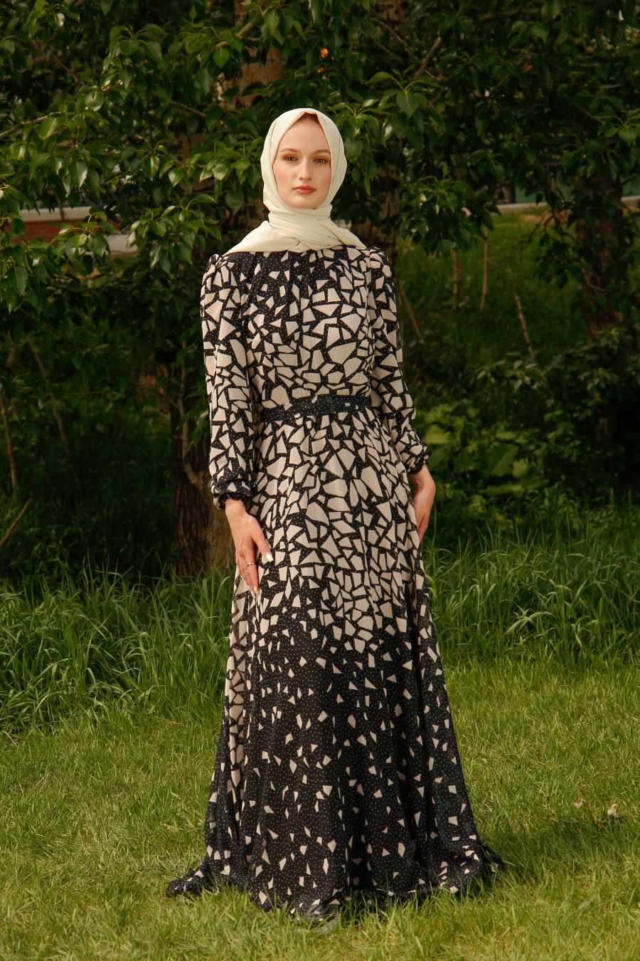 Aziza Maxi Dress (Cream &amp; Black)