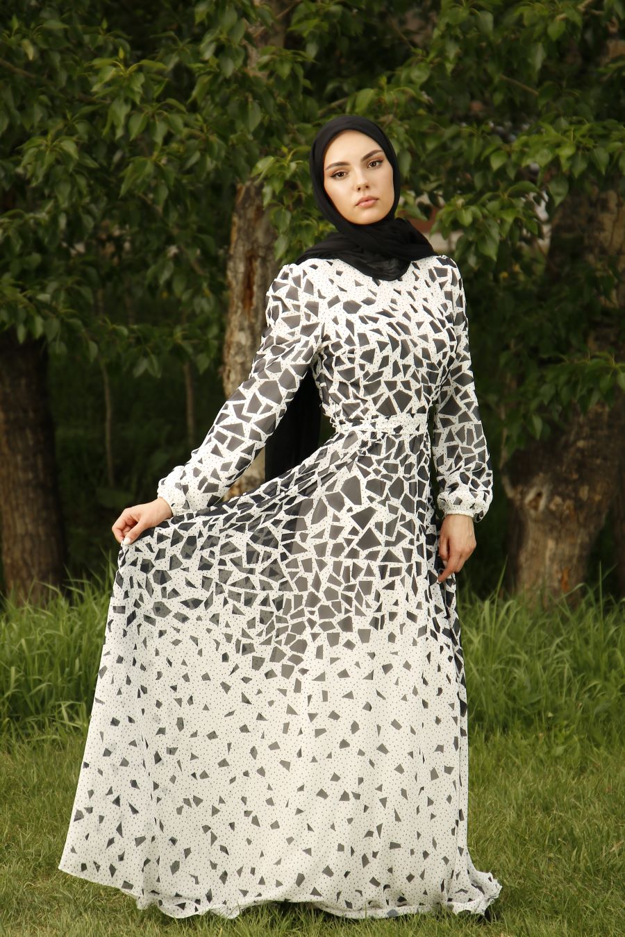 Aziza Maxi Dress (White &amp; Black)